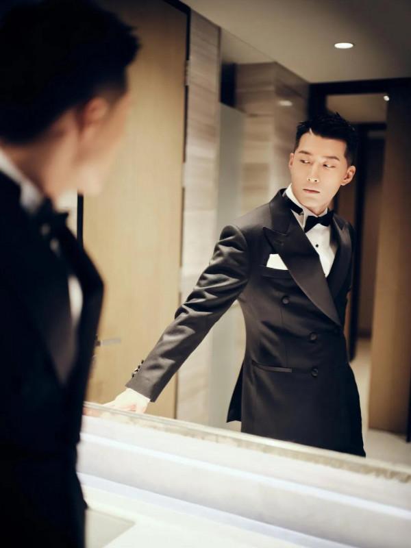 竇驍身著雅緻黑西裝出席第十一屆北京國際電影節