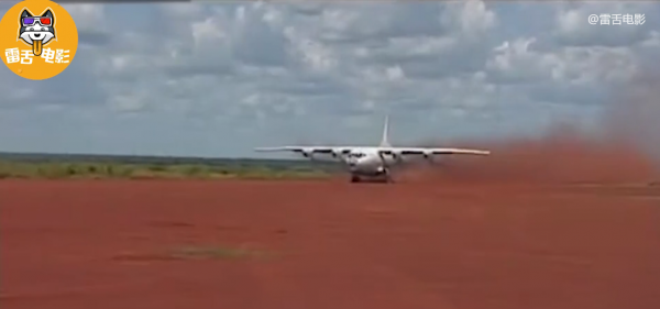 非洲最爛機場，整個機場全是泥巴路，總統的飛機差點墜毀！紀錄片