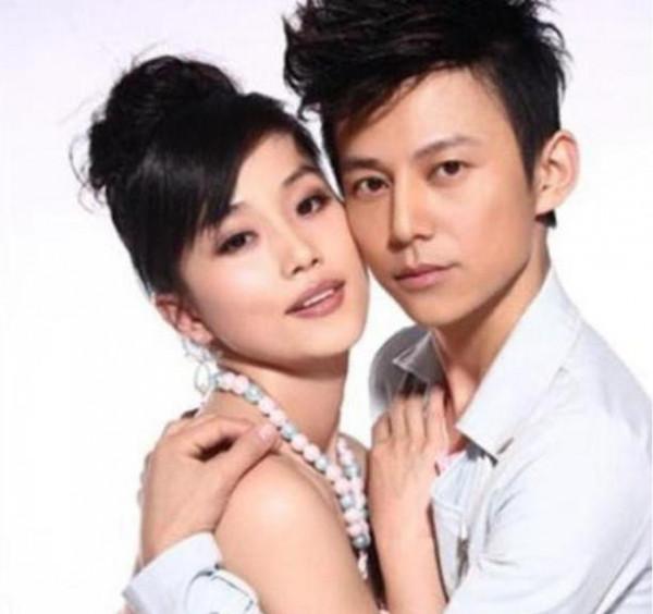 第七代導演舉報何炅,舉報材料已提交,要求對何炅進行開除 第七代導演舉報何炅,舉報材料已提交,要求對何炅進行開除