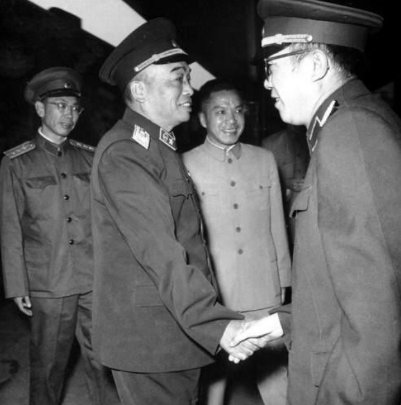 1974年彭德懷逝世，4年後侄女去看望黃克誠：這是伯伯給你的遺物