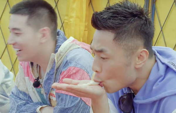 《德雲鬥笑社》裡的內蒙羊尾油,到底是啥?牧民:代表著尊敬客人 《德雲鬥笑社》裡的內蒙羊尾油,到底是啥?牧民:代表著尊敬客人