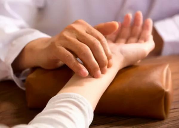 為什麼有的人沒事總喜歡嘆氣?很可能是機體在“報警”,要重視 為什麼有的人沒事總喜歡嘆氣?很可能是機體在“報警”,要重視