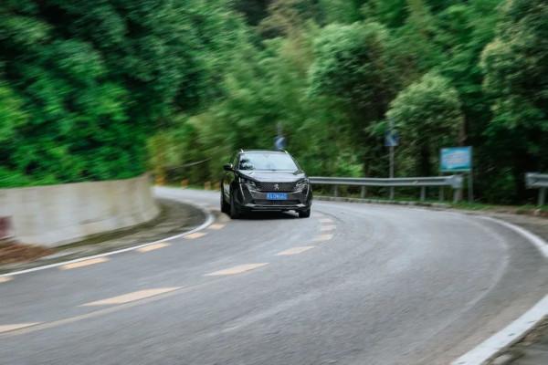 試駕全新標緻4008 | 駕控頭號玩家