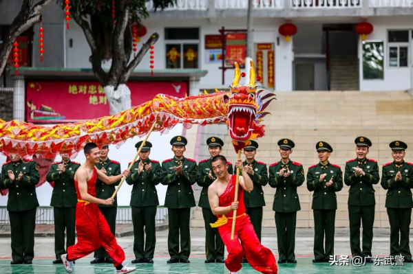 過年啦！來看看咱武警官兵的舞龍表演