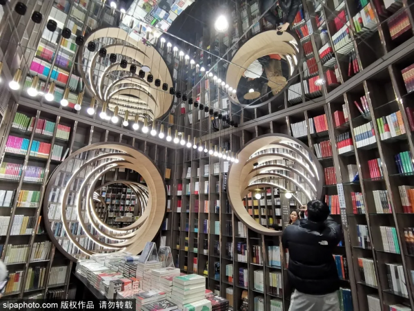 驚豔!冬奧花壇“綻放”京城,春節假期跟著花壇遊北京! 驚豔!冬奧花壇“綻放”京城,春節假期跟著花壇遊北京!