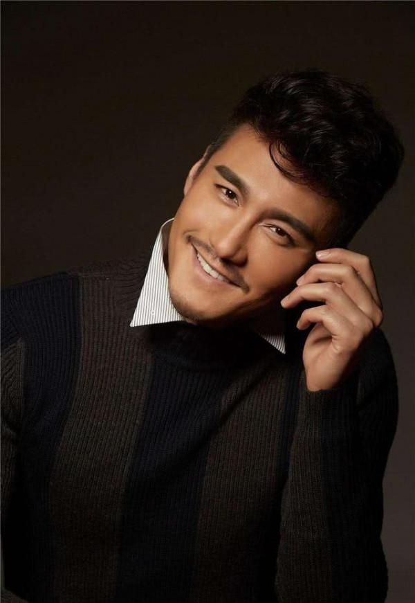 50歲胡兵走秀狀態佳,喜歡孩子卻始終未婚,公開表示遺憾錯過瞿穎 50歲胡兵走秀狀態佳,喜歡孩子卻始終未婚,公開表示遺憾錯過瞿穎