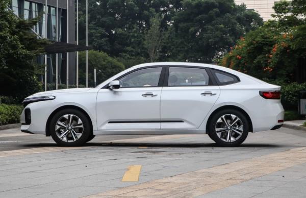 手握10w買家用車，年輕人繞不開的3款車，寶駿、本田、長安各一款