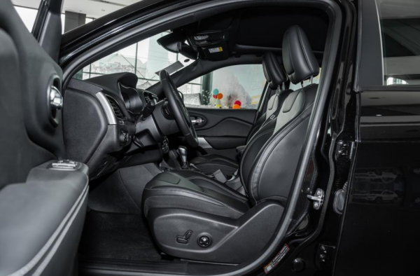 Jeep自由光：體驗80週年紀念版車型，配2.0T+9AT動力組合！