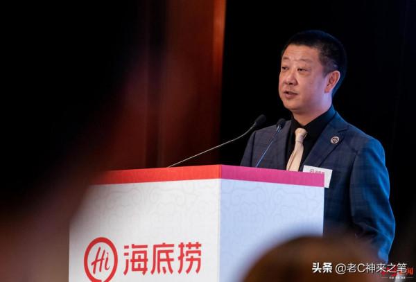 當海底撈張勇辭職離開時,他回頭看工作6年的拖拉機廠,有些不捨 當海底撈張勇辭職離開時,他回頭看工作6年的拖拉機廠,有些不捨