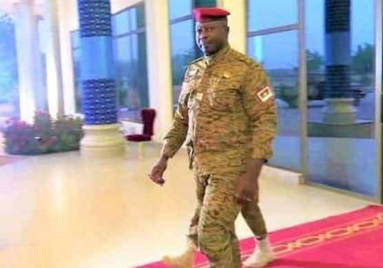 布吉納法索軍方宣佈恢復憲法 政變領導人被任命為過渡總統