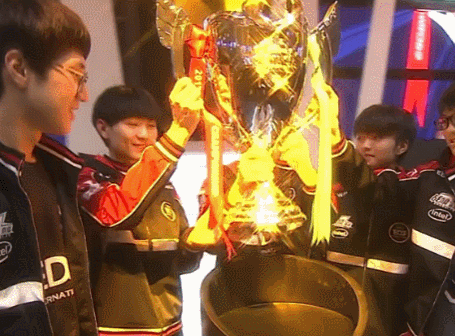 EDG雲南之光Meiko:想玩電競稱霸主,不如去考985? EDG雲南之光Meiko:想玩電競稱霸主,不如去考985?