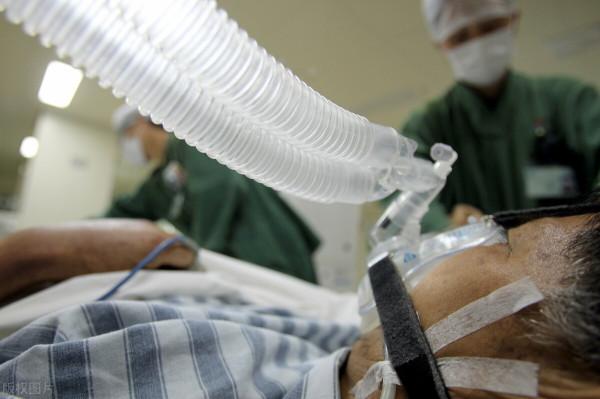 男子突發腹痛、嘔吐，拒絕醫生檢查，哪知病情讓他後悔都來不及