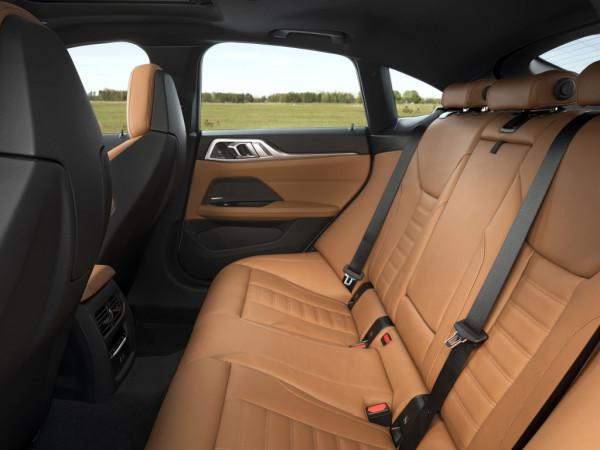 要臉還是要動力,寶馬330i和425i四門怎麼選? 要臉還是要動力,寶馬330i和425i四門怎麼選?