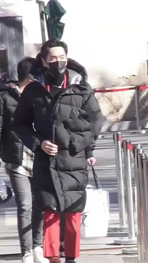 央視春晚第四次聯排：張若昀型男出場，易烊千璽終於穿上厚外套了