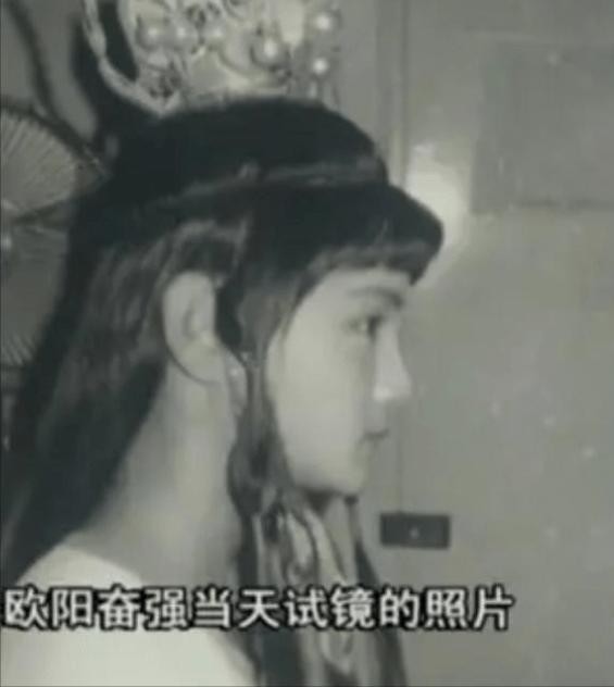 歐陽奮強：23歲飾演賈寶玉爆紅，27歲娶初戀，兒子早逝內心鈍痛