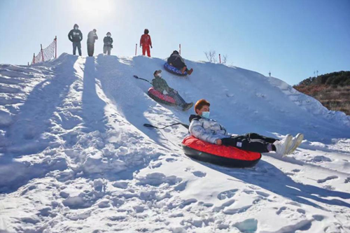 在北京過元旦，去滑雪：玩冰嬉雪 全家“嗨”玩