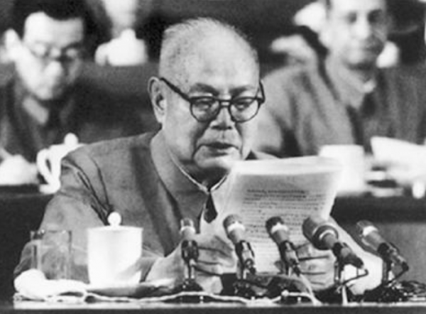 1976年周總理逝世後，鄧小平含淚下達三道命令，葉劍英：立即執行