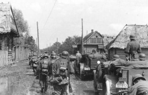 蘇軍四個集團軍同時猛攻,德軍只有10個殘師,海因裡希為何打贏了 蘇軍四個集團軍同時猛攻,德軍只有10個殘師,海因裡希為何打贏了