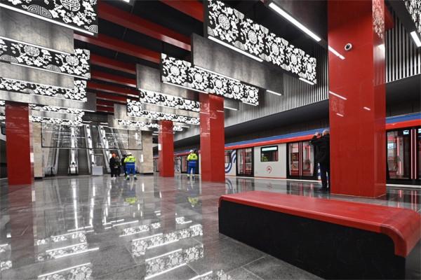 中國鐵建造的俄羅斯地鐵站，中國風走成“陰間”畫風？