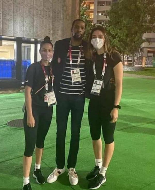 土耳其美女副攻表白C羅:他是運動員的典範,想和他共進晚餐!這讓又是單相思的痴情男杜蘭特情何以堪? 土耳其美女副攻表白C羅:他是運動員的典範,想和他共進晚餐!這讓又是單相思的痴情男杜蘭特情何以堪?