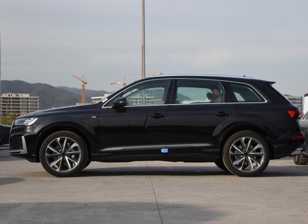 差價僅3.3萬，奧迪Q7 2.0T高配和3.0T低配，該怎麼選？