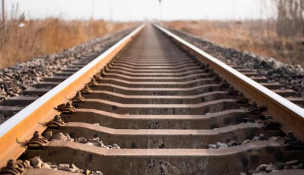 中國火車入境俄羅斯，為何必須更換車輪？不同國家鐵軌有何不同？