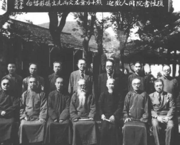 妻子湯儀逝後，馬一浮孤身60餘年，蓄長鬚紀念，拒絕岳父再娶勸言