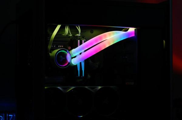 能壓住不關AVX512的i7 11700K!這款喬思伯水冷的秘訣是RGB水管? 能壓住不關AVX512的i7 11700K!這款喬思伯水冷的秘訣是RGB水管?