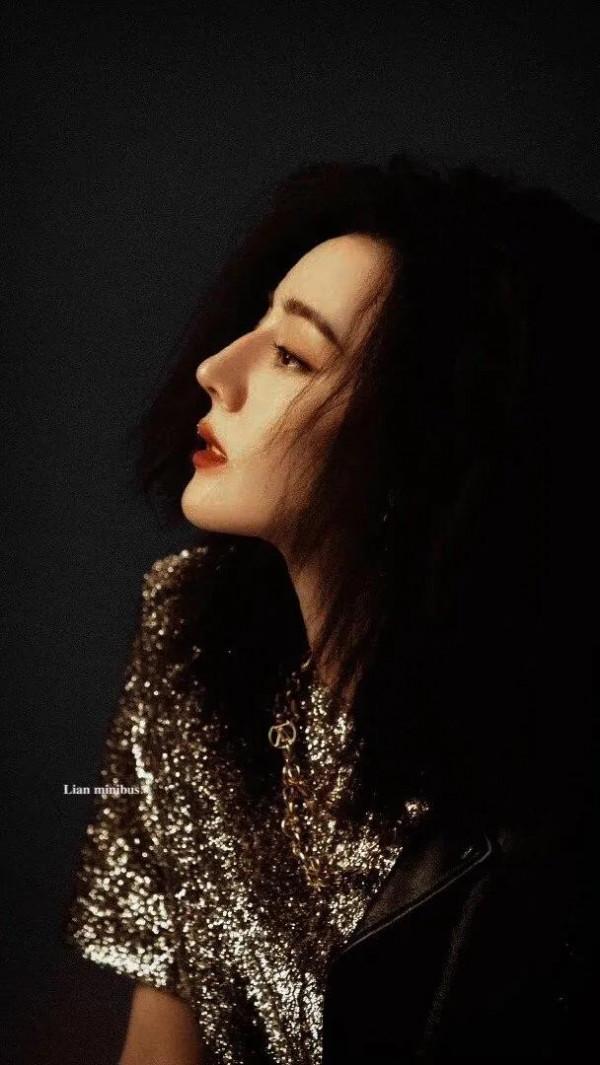 迪麗熱巴今年造型大盤點,每一面都好絕 迪麗熱巴今年造型大盤點,每一面都好絕