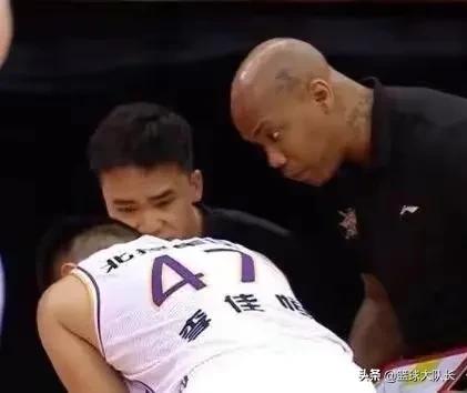 CBA4訊息！北京新外援歸隊，周琦新年戰告負，北控無奈提拔新人