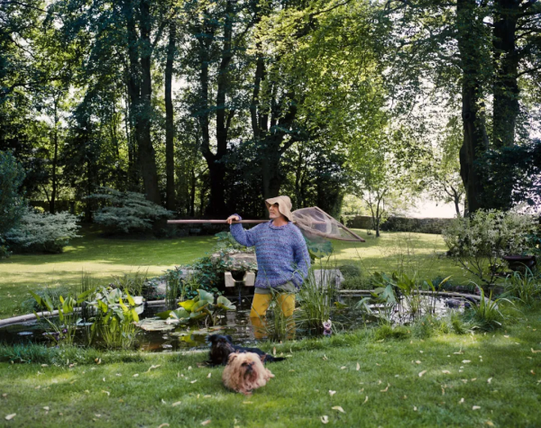 被迪奧開除後，他歸隱法國鄉間，改造後的老房子美得無藥可救