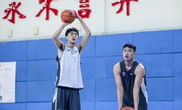 遼寧男籃2米12大中鋒被打爆!韓德君接班人成笑談 讓人失望 遼寧男籃2米12大中鋒被打爆!韓德君接班人成笑談 讓人失望