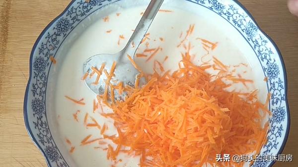 雞蛋蔥花餅，全程手不沾面，記住這三點，柔軟筋道，做法特別簡單