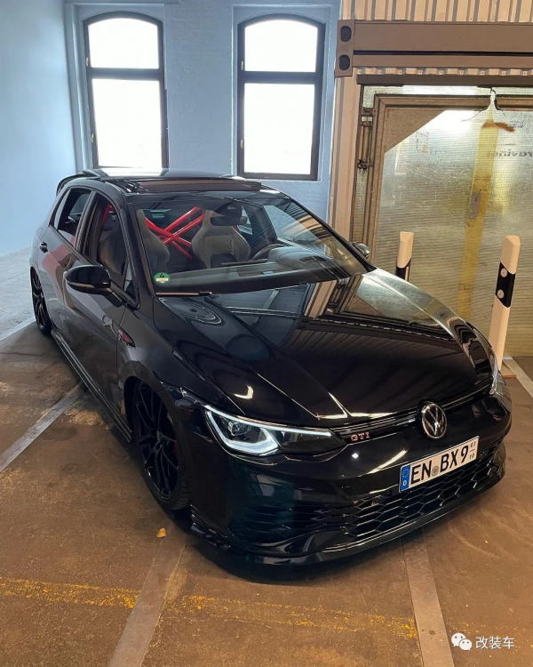 用一身競技改件來玩姿態的8代高爾夫GTI，這操作你們看得懂嗎？