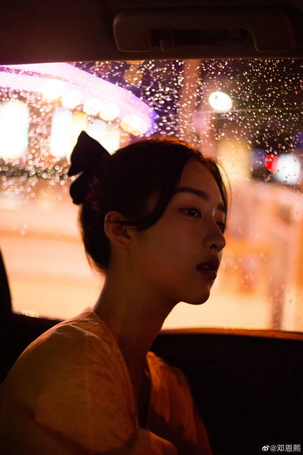 關曉彤、張子楓要有危機感了?這個00後小花預備役有點特別 關曉彤、張子楓要有危機感了?這個00後小花預備役有點特別