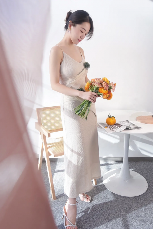 楊冪新造型好美，不愧是過年穿搭天花板