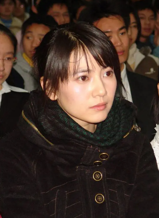 高圓圓整容前不美?逛個街就被星探挖掘,從小美到大的校花級 高圓圓整容前不美?逛個街就被星探挖掘,從小美到大的校花級