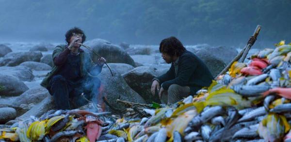 1986年五千噸巨輪首航就沉船，中國船員海上求生24天，帶回真相