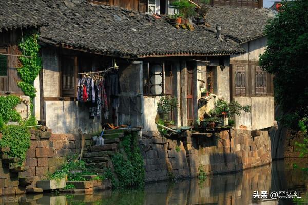 初遊新市古鎮，覺得這裡和烏鎮很像，後來才明白這“神似”的原因