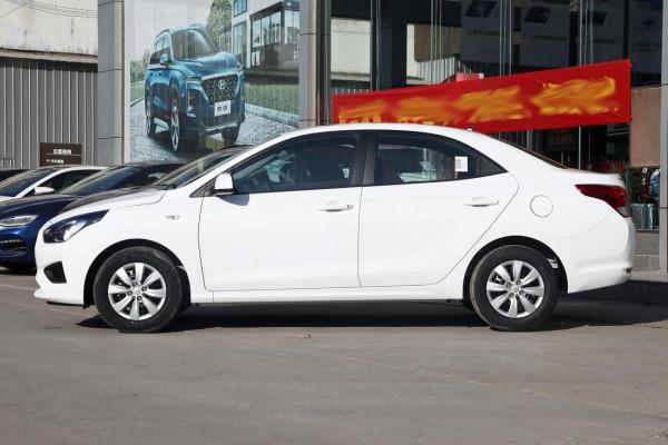 4.99萬起售，小型車保值率第一名，油耗5升，現代瑞納值得買嗎？