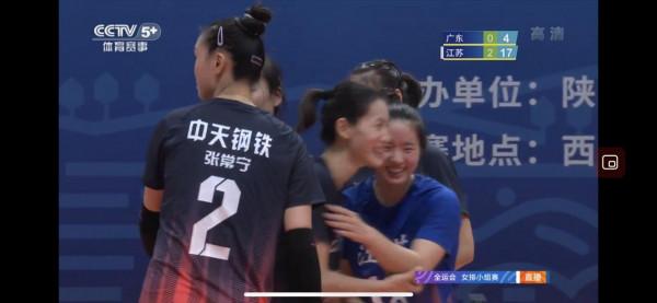 25比6,3比0江蘇女排4連勝完虐廣東!張常寧發球如噩夢,連發15球 25比6,3比0江蘇女排4連勝完虐廣東!張常寧發球如噩夢,連發15球