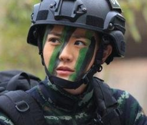 《鏡雙城》牟星演得好，經典的軍旅劇女神，真的是久違了啊