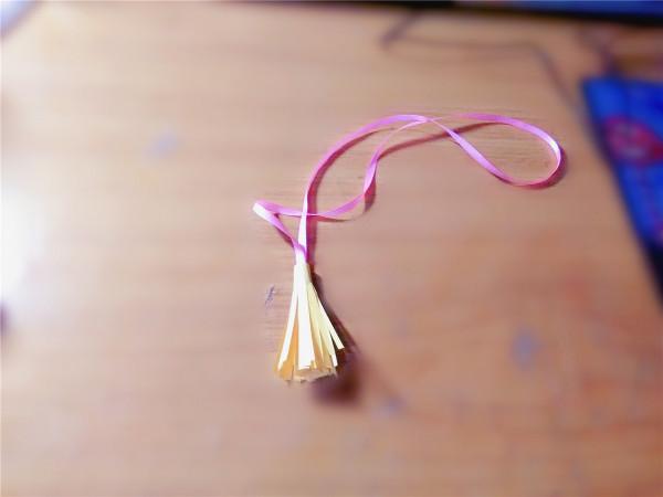 用兩張紅紙疊出時尚別緻的紙燈籠