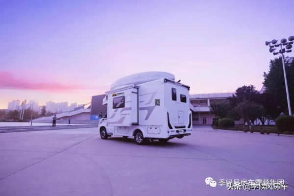 隆翠3號C618玩家版 白色科技動感車身 標配自迴圈式空氣新風系統