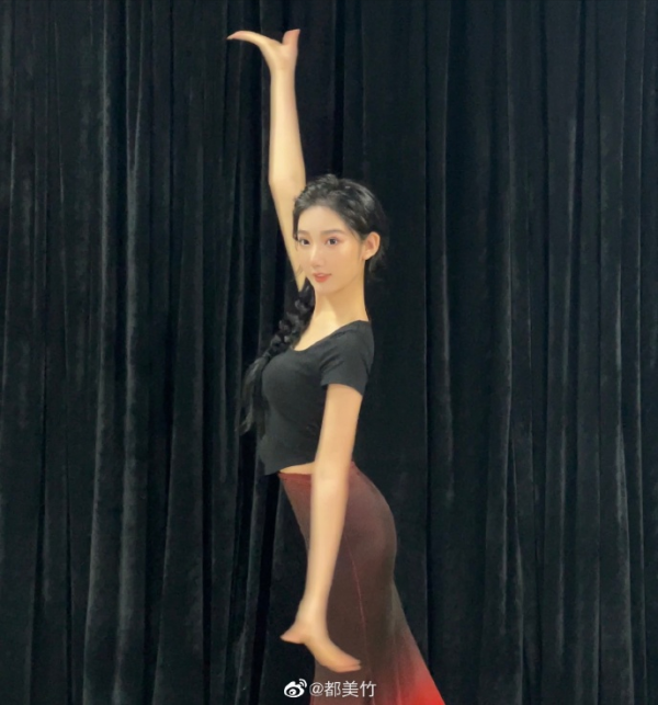 都美竹準備藝考展開新的人生，違法亂紀男星將在牢裡過年