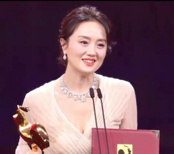 金雞獎獲獎名單公佈：張譯緊張咬嘴唇，張小斐奪影后激動落淚