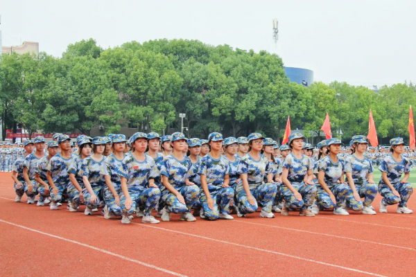 颯！長江大學舉行2021級本科生軍訓成果彙報