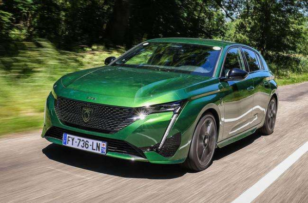 全新標緻308或2022年國產，硬剛高爾夫，誰更討年輕人喜歡？