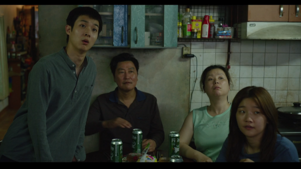 韓國高分電影《寄生蟲》地下室的一家四口，寄生於富人家庭（上）