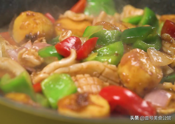 中式風味的蛋餅，搭配葷素營養的日本豆腐，味美解饞，家人都愛吃